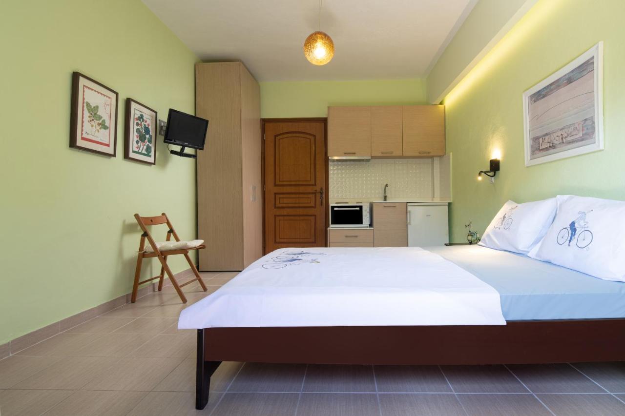 Niriides Hotell Porto Koufo Exteriör bild