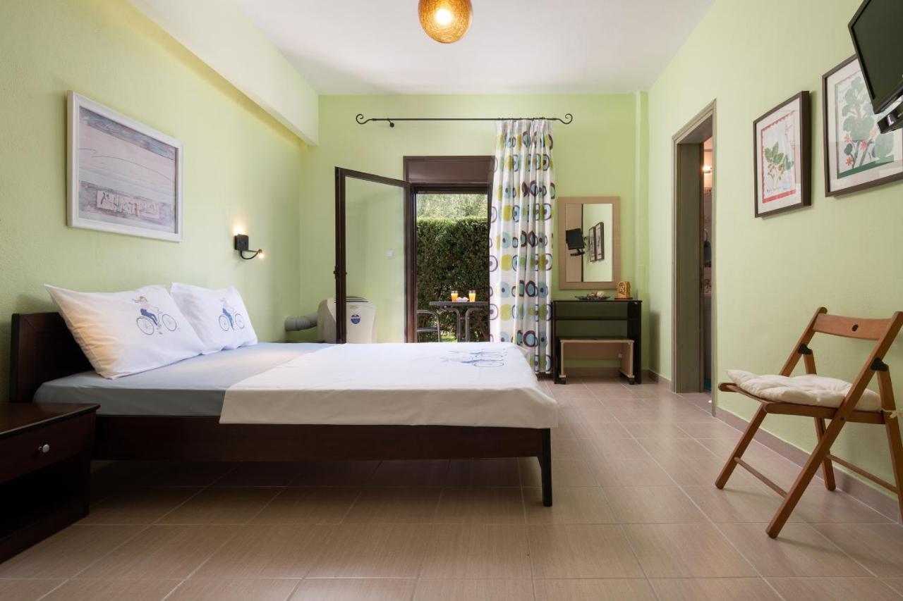 Niriides Hotell Porto Koufo Exteriör bild