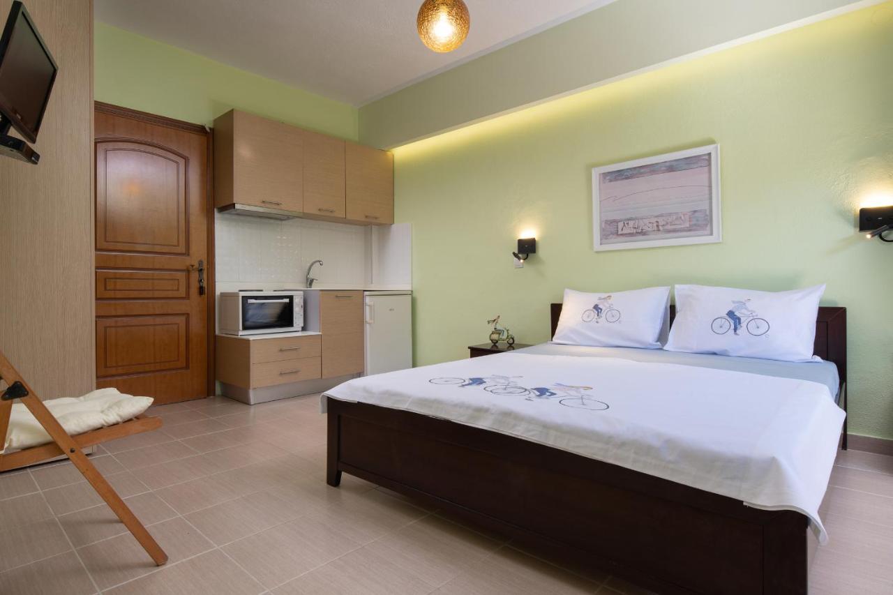 Niriides Hotell Porto Koufo Exteriör bild