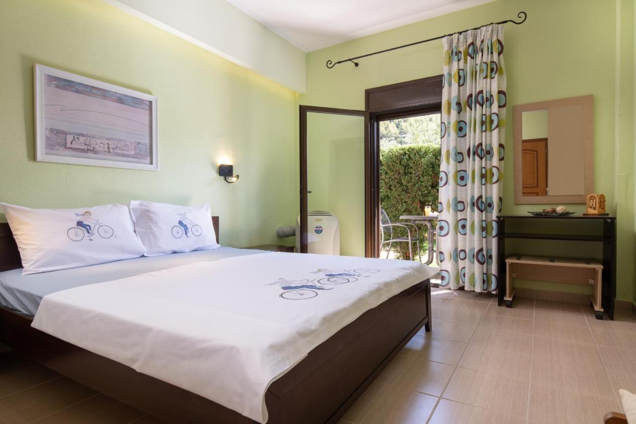 Niriides Hotell Porto Koufo Exteriör bild