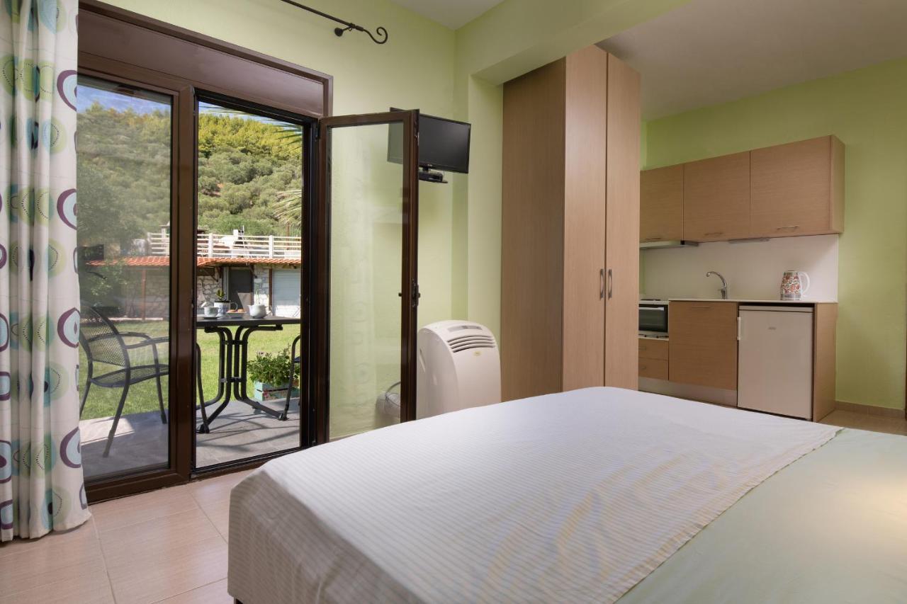 Niriides Hotell Porto Koufo Exteriör bild